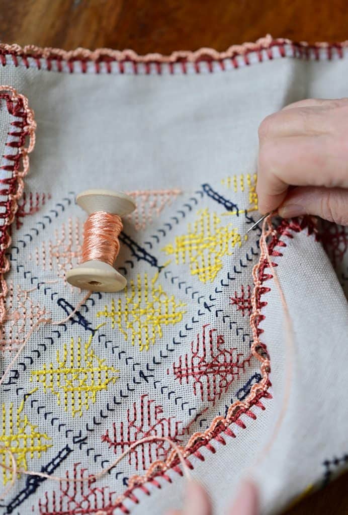 Stitching geometric patterns by hand

