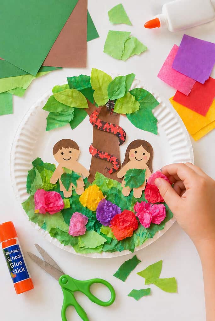 a paper plate transformed into a “garden” scene