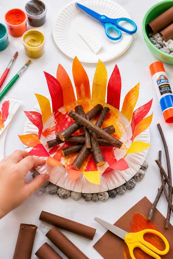 a completed standing paper plate campfire craft