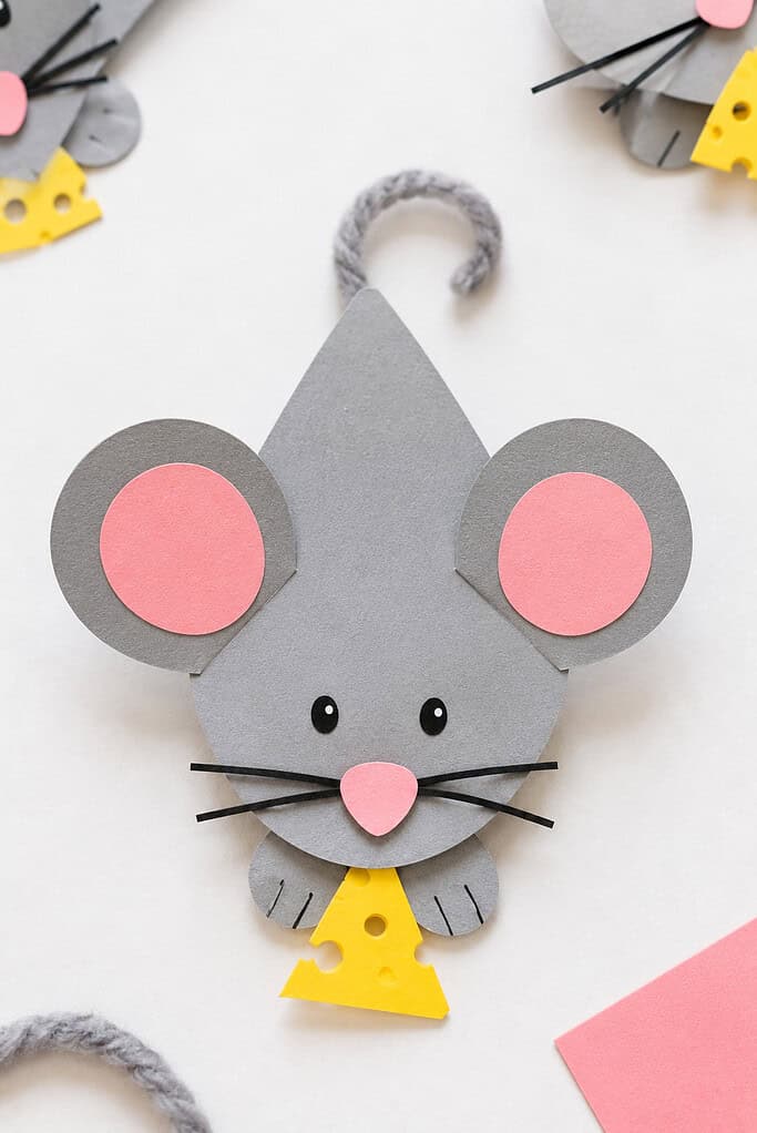 a simple gray paper teardrop shape that forms the mouse's body.